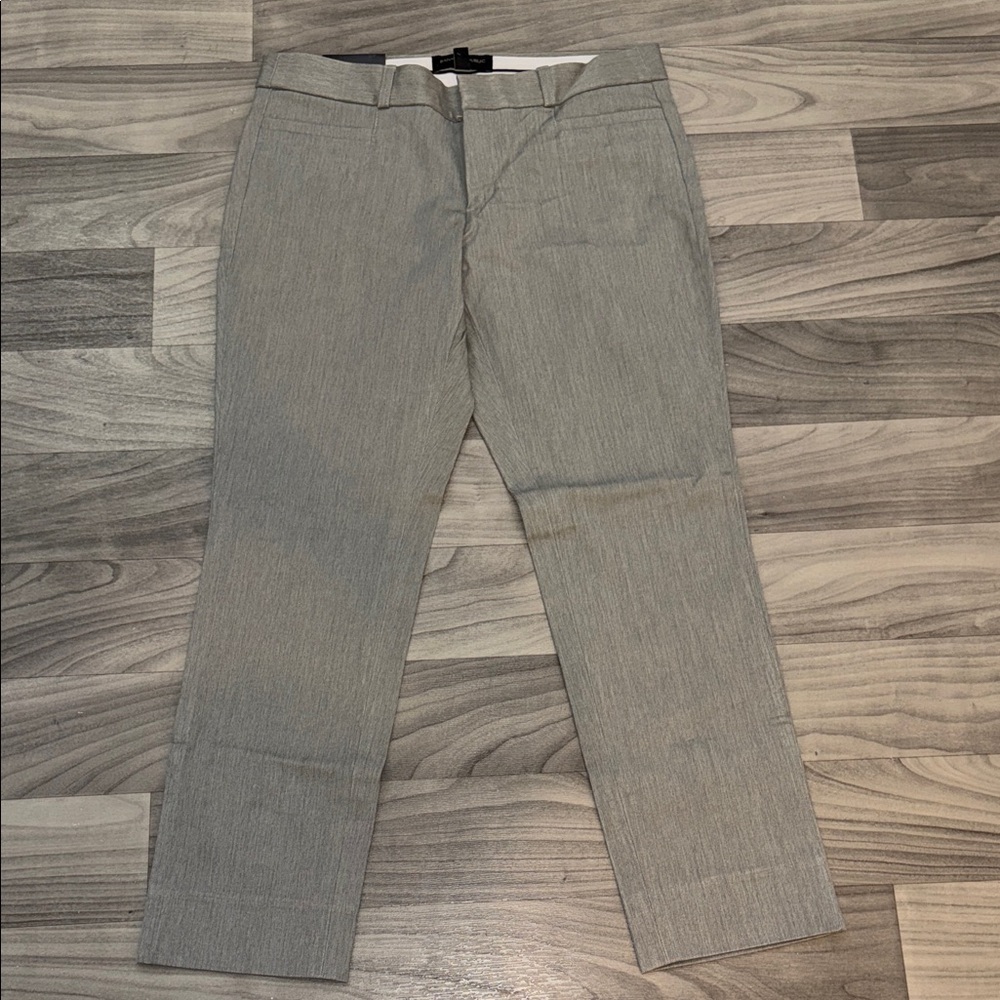 Banana Republic Factory Women’s Light Gray Dress Pants. Size 4P
